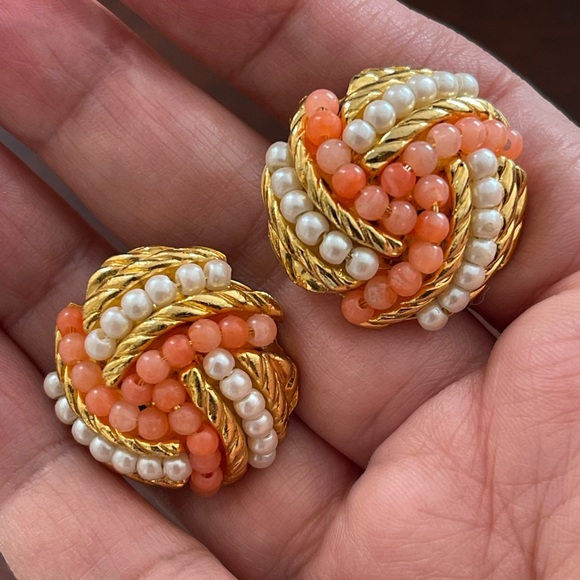 1960s Avon faux salmon coral and pearl gold tone metal stud earrings - Picture 3 of 5